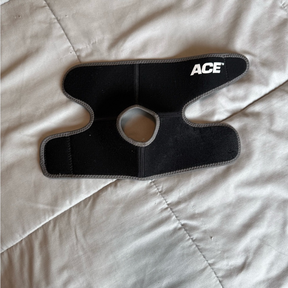 *free* ACE Black Wrist Support - Picture 2 of 3